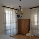 Konukevi Domus Gemi Napoli