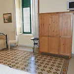Konukevi Domus Gemi Napoli