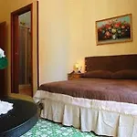 Konukevi Domus Gemi Napoli