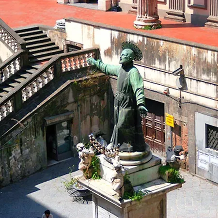 Konukevi Domus Gemi Napoli